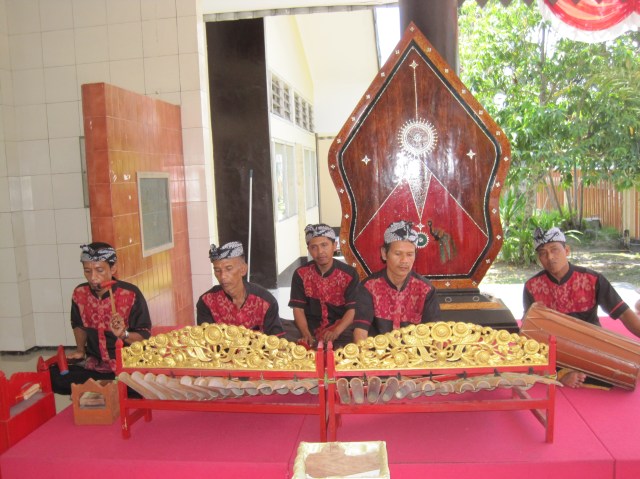 Musical reception committee at the museum on Lombok