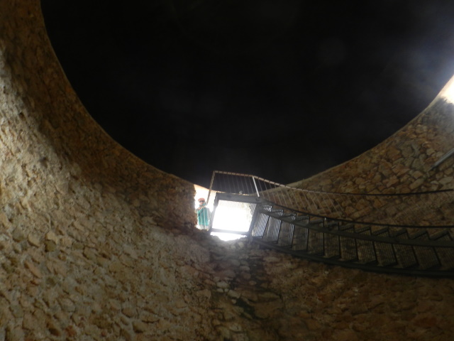 Looking up from inside a pozo