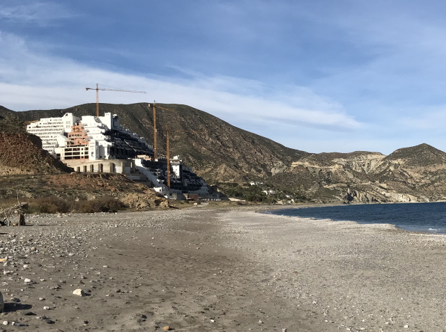 How to spoil a beach: building site unchanged since 2012