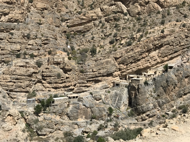 Al Suwjara under the cliffs