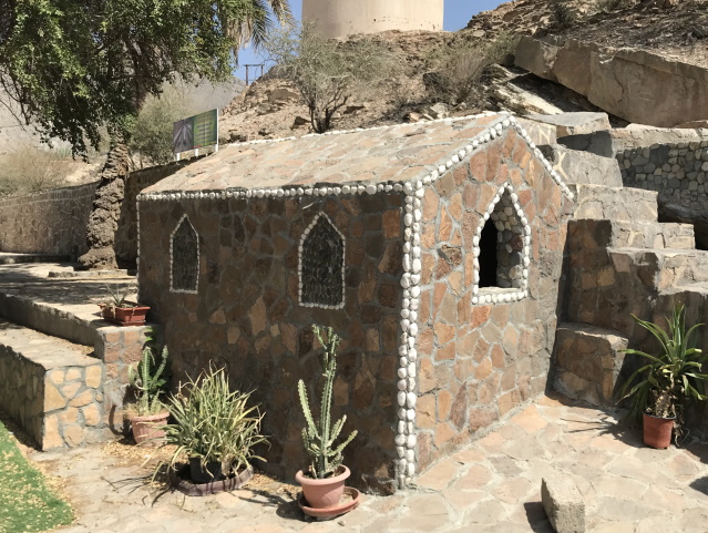 By the falaj, Birkat al Mouz