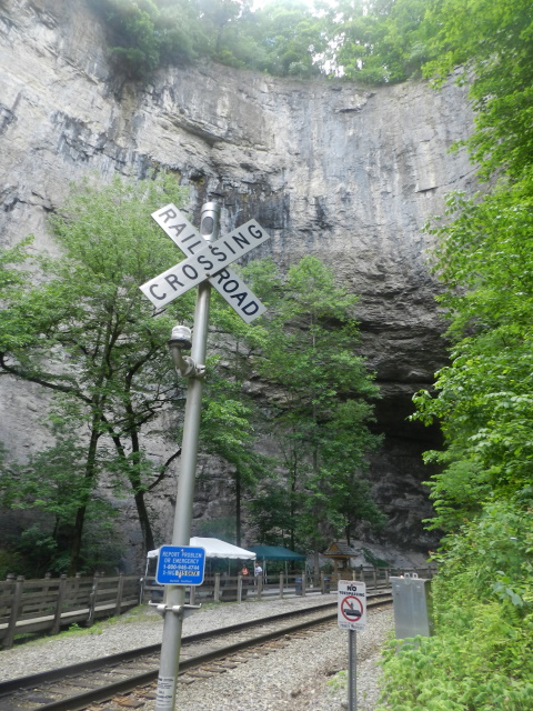 Railroad crossing, Natural Tunnel