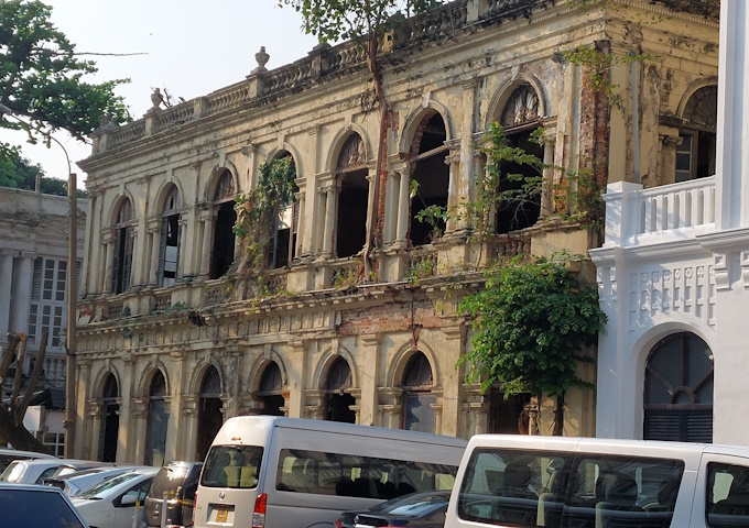 Building in Colombo Fort