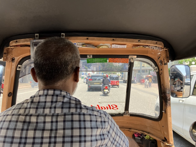In the tuktuk to Barefoot, Colombo