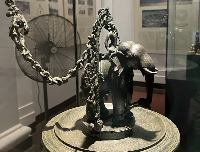 Elephant lamp, National Museum, Colombo